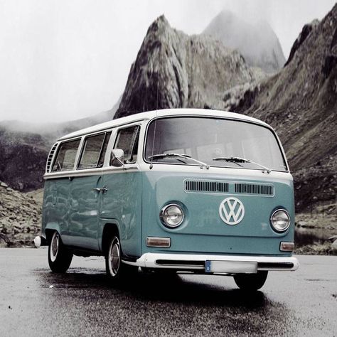 Vintage Volkswagen Van, Old Vw Van, Custom Vw Van, Vw Bus Colors, Old Volkswagen, Volkswagon Bus, Combi Van, Vintage Bus, Vw Camper Van