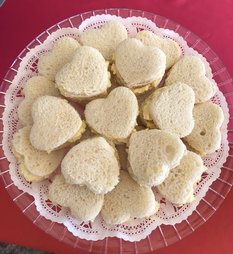 Heart Food Valentines, Heart Shape Sandwiches, Heart Shaped Party Food, Valentines Sandwiches, Valentines Day Snacks For Kids, Heart Shaped Sandwiches, Heart Shaped Foods, Bridal Shower Sandwiches, Heart Sandwiches