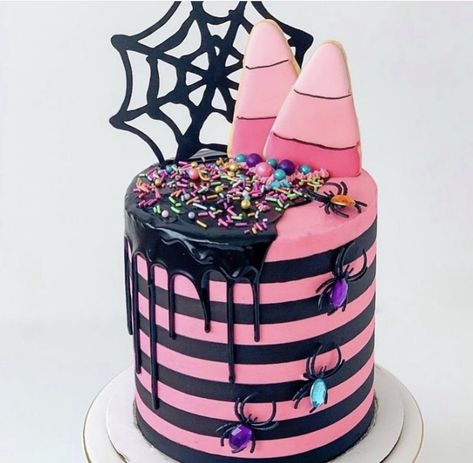 Halloween Cake Design, Halloween Cake Ideas, Goth Cakes, Cute Halloween Cakes, Scary Halloween Cakes, Candy Corn Cake, Scary Cakes, Witch Cake, Spider Cake