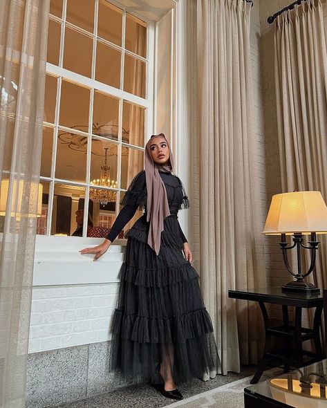 Batul Bazzi, Black Hijab Outfit, Modest Long Dresses, Hijabi Dresses, Farewell Dresses, Hijab Dress Party, Black Hijab, Modest Dresses Fashion, Cute Dresses For Party