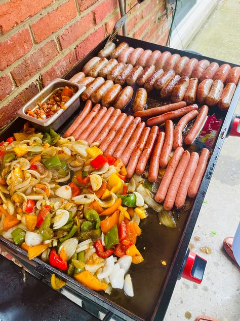 Hot Dogs Recipes, Food Truck Menu, Bakery Shop Design, Hot Dog Recipes, Cookout Food, Food Stall, Barbecue Recipes, Dog Recipes, Sausages