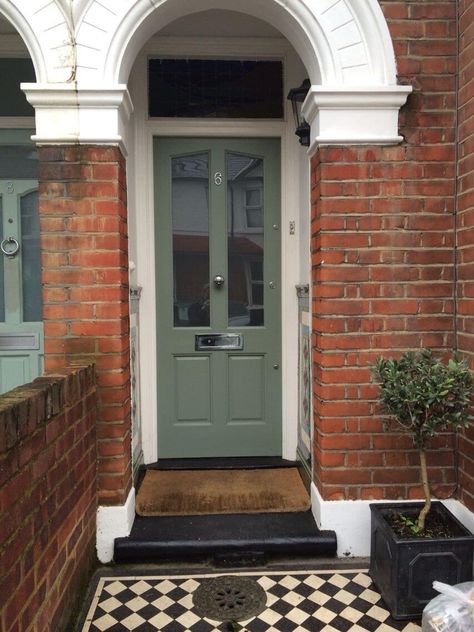 Railings Front Door Farrow And Ball, Front Door Farrow And Ball, Green Exterior Paints, Green Front Door, Fence Railing, Victorian Front Doors, Front Door Steps, Architecture Renovation, Traditional Front Doors