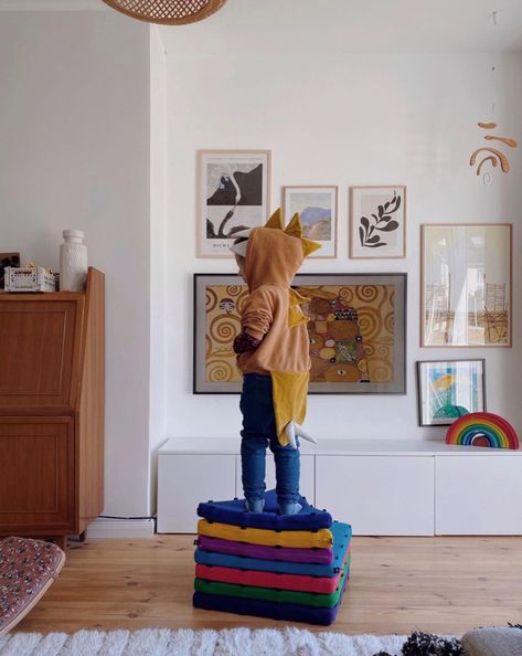 my scandinavian home: A Scandi-Inspired Warm and Relaxed Family Home Warm Scandinavian Interior, Scandi Kids Room, Scandi Interior Design, My Scandinavian Home, Scandi Interiors, 1970s Home, Transitional Living Rooms, Scandinavian Interior, Scandinavian Home