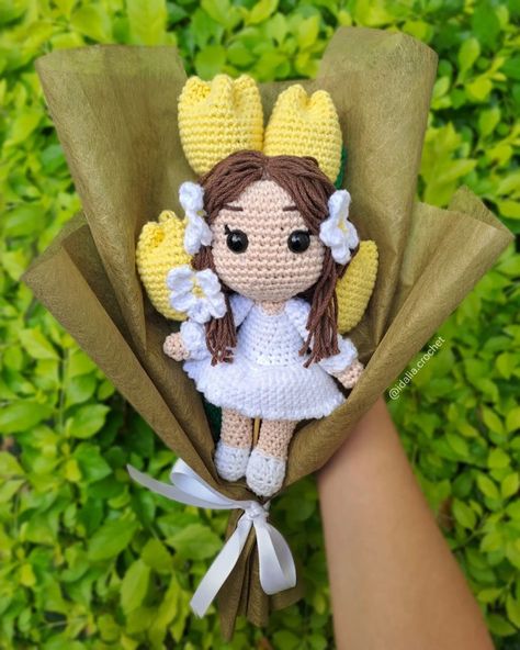 Idalia.crochet en ig, venta de ramo de Lana del rey, lanita, ramo de crochet, crochet, tulipanes, tulipanes amarillos Crochet Lana Del Rey, Merch Ideas, Yin Yang, Lana Del Rey, Amigurumi, Crochet, Gifts, On Instagram, Quick Saves