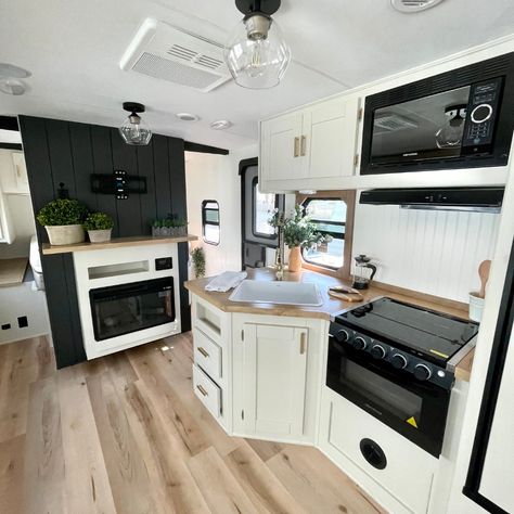 Holiday Trailer Renovations, Modern Camper Interior, Modern Rv Interior, Rv Transformation, Renovated Trailer, Small Camper Interior, Modern Rv, Rv House, Travel Trailer Interior