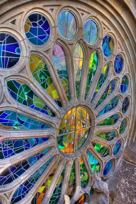 Sagrada Familia rose window  Studio One - Remix: Field Trip Snaps Starověký Egypt, Rose Window, Mosaic Stained, زجاج ملون, Church Windows, Antoni Gaudi, Art Stained, Gorgeous Glass, Stained Glass Window