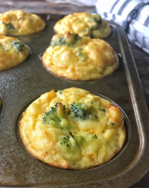 These Baked Mashed Potatoes loaded with cheese, broccoli, baked into delicious mashed potato bites that have kids happily eating their vegetables for dinner! #mashedpotatoes #broccoli #vegetables #potatoes Baked Mashed Potato Bites, Cheesy Baked Mashed Potatoes, Vegetables For Dinner, Potatoes Dishes, Mashed Potato Bites, Potatoes Loaded, Arabisk Mad, Tree Spinach, Baked Mashed Potatoes