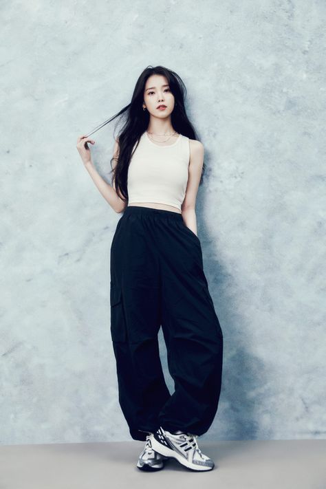 Iu Hair, Korean Picture, Iu Fashion, Kpop Fashion, Fashion Sewing, Korean Singer, Korean Girl, K Pop, New Balance