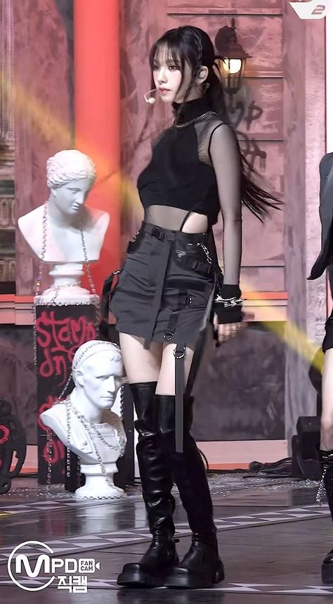 Aespa Stage Outfits Savage, Karina Stamp On It Outfit, Karina Up Outfit, Karina Aespa Stage Outfit, K Pop Fashion Women, Karina Aespa Fashion, Karina Aespa Stage, Aespa Core Outfit, Aespa Spicy Outfit