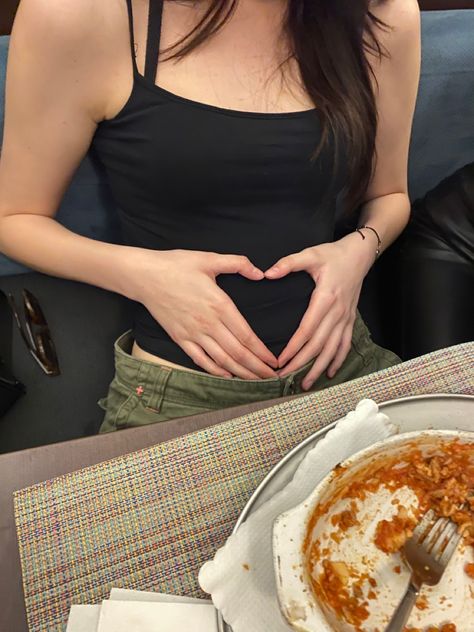 Lasagna Food, Pregnacy Fashion, Pregnant Girl, Pregnancy Facts, Pregnant With A Girl, Cute Pregnancy Pictures, Pregnancy Belly Photos, I Want A Baby, Pregnancy Must Haves