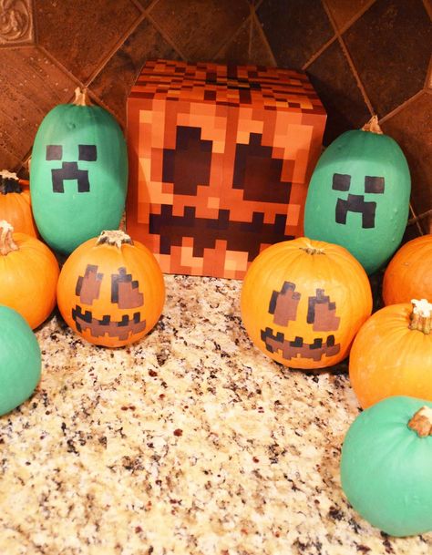 Perler Beads Minecraft, Minecraft Halloween Ideas, Minecraft Pumpkin, Minecraft Halloween, Minecraft Video Games, Pumpkin Decorating Contest, Painting Pumpkins, Halloween Room, Image Halloween