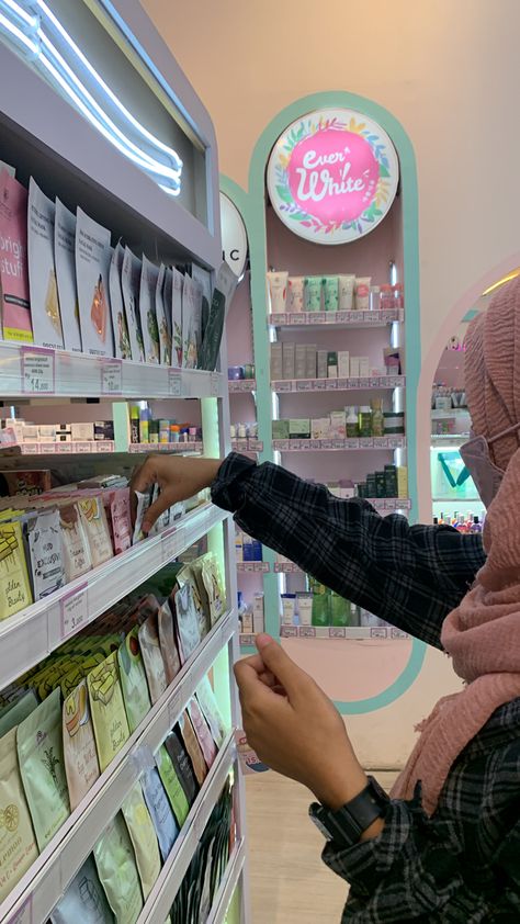 Sama teman,belanja,skincare,belanja skincare sama teman Pap Belanja Skincare, Belanja Skincare, Boyfriend Pictures, Cat Ear Headphones, In Ear Headphones, Body Care, Lavender, Electronic Products