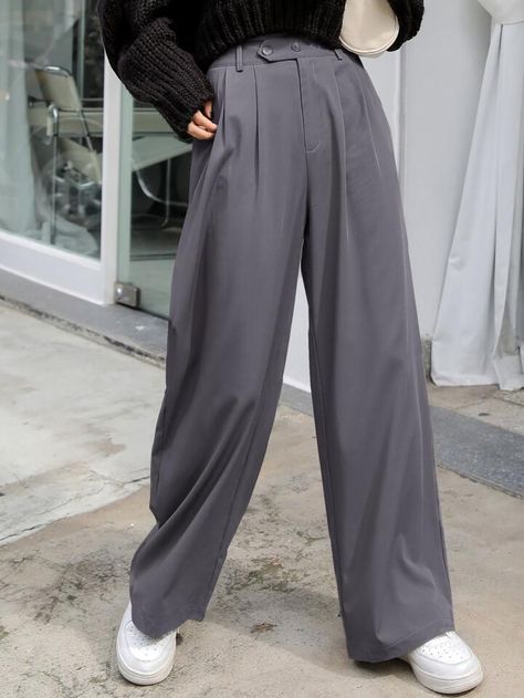 Dark Grey Outfits For Women, Grey Trousers Outfit Women, Dark Grey Outfit, Gray Trousers Outfit, High Waisted Trousers Outfit, Grey Trousers Outfit, Class Pants, Grey Pants Outfit, Trouser Outfit