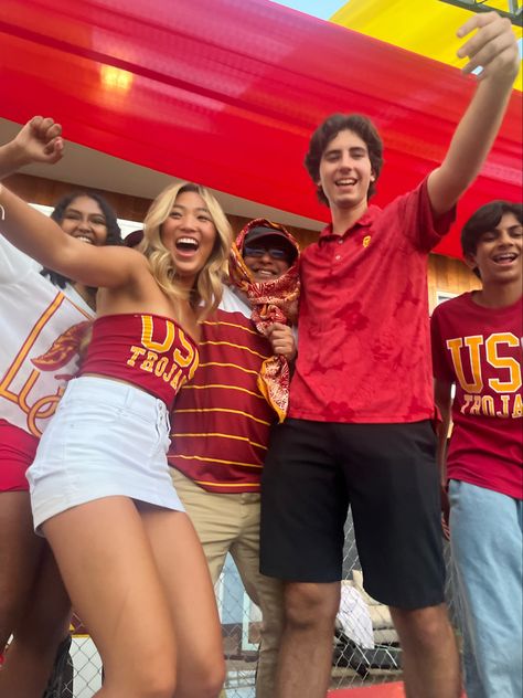 Usc Football Game Outfit, Usc Student Aesthetic, Usc College Aesthetic, Usc Dorm, Usc Tailgate, Usc Vs Ucla Football, Gameday Fits, Parents Weekend, Usc Football