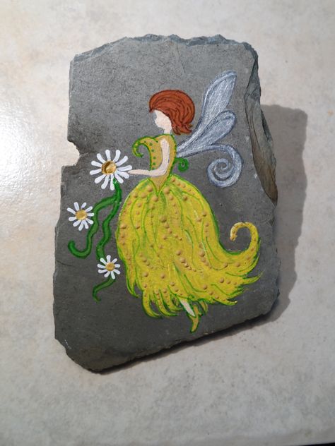 Fairy Rocks, Easy Fairy Paintings For Beginners, Fairy Rock Painting Ideas, Fairy Rock Painting, Fairies Painted On Rocks, Painted Fairy Doors On Rocks, Fairy Garden Rock Painting, Fairy Garden Painted Rocks, Fairy Door Rock Painting