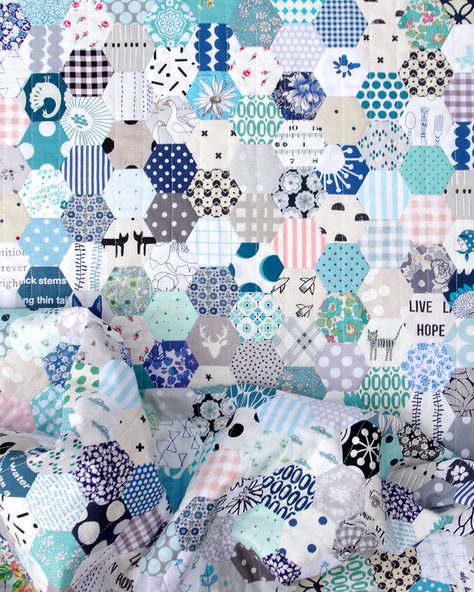 Hexagon Stash Buster Quilt in Blues - English Paper Piecing | © Red Pepper Quilts 2020 #hexagonquilt Hexagon Quilt Ideas, Modern English Paper Piecing, Hexagon English Paper Piecing Quilts, Half Hexie Quilt Pattern With 3 Fabrics, English Paper Piecing Elongated Hexagon, English Paper Piecing Jewel, Sewing Machine Stitches, Grandmothers Flower Garden Quilt, Red Pepper Quilts