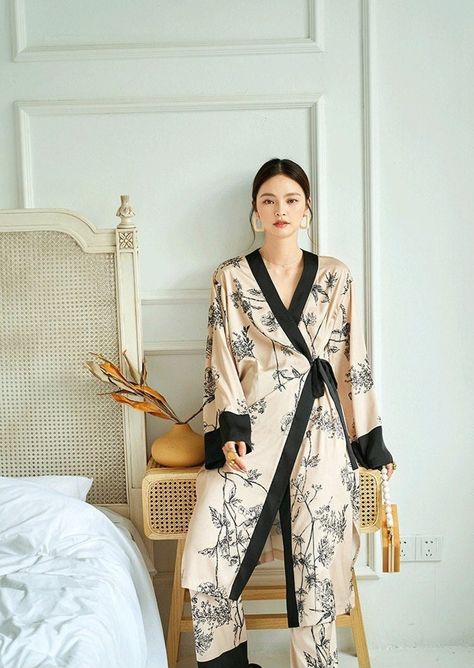 Japanese Pajamas, Teal Kimono, Japanese Kimono Dress, Long Floral Kimono, Japanese Fashion Trends, Black Floral Kimono, Kimono Pajamas, Kimono Style Tops, Traditional Japanese Kimono