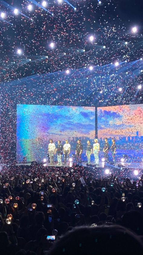 Ateez, ateez concert, ateez in paris, ateez concert paris Ateez Concert Aesthetic, Ateez Concert Photos, Kpop Concert Photos, Manifesting Happiness, Concert Vision Board, Parisienne Aesthetic, Moon Stages, Concert Crowd, Moon Board