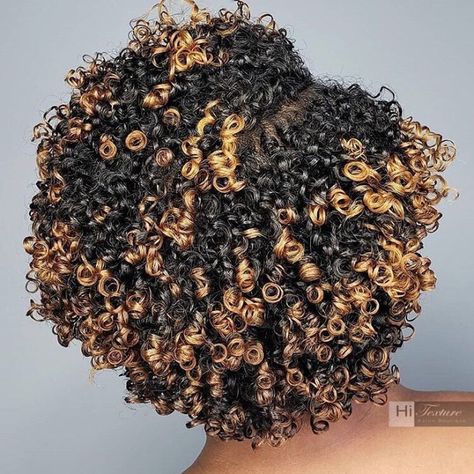 Highlighted Curls, Hairstyles For Short Natural Hair, Natural Golden Blonde, Combover Hairstyles, Short Natural Curls, Short Textured Hair, Cabello Afro Natural, Short Natural Hair, Tapered Hair