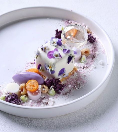 Fine Dining Plating, Purple Desserts, Fine Dining Desserts, Gourmet Food Plating, Dessert Plating, Creative Desserts, Pastry Art, Fancy Desserts, Plated Desserts