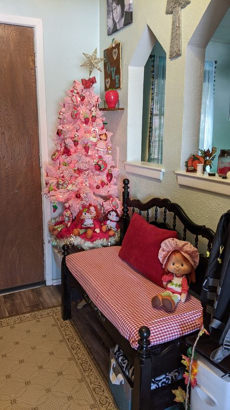 Berry Shortcake, Vintage Strawberry Shortcake Dolls, A Pink Christmas, Strawberry Kitchen, Short Cake, Strawberry Shortcake Characters, Strawberry Shortcake Party, Strawberry Delight, Flocked Christmas Trees Decorated