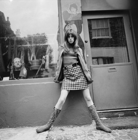 Swinging London, 1968 Sixties Fashion Women, 60s Street Style, Women 60s, Mary Quant Fashion, Late 60s Fashion, 60’s Fashion, 1960’s Fashion, 60s Look, Fashion London