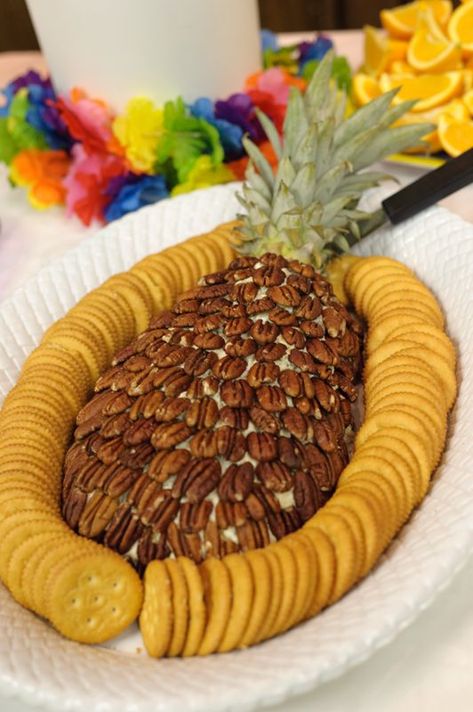 Hawaiian Dip, Pineapple Dip, Luau Party Food, Luau Food, Aloha Party, Decorações Com Comidas, Luau Birthday Party, Hawaiian Luau Party, Hawaiian Birthday Party