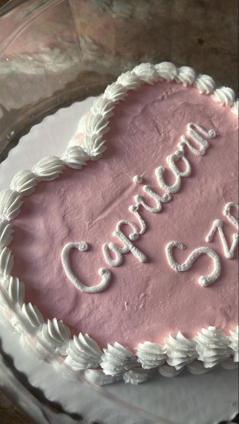 Heart Capricorn Cake, Birthday Cake Asthetic Picture, Capricorn Bday Cake, January Cake Ideas, Capricorn Season Cake, Capricorn Heart Cake, Carla Vibes, Capricorn Cake Aesthetic, Capricorn Szn Cake