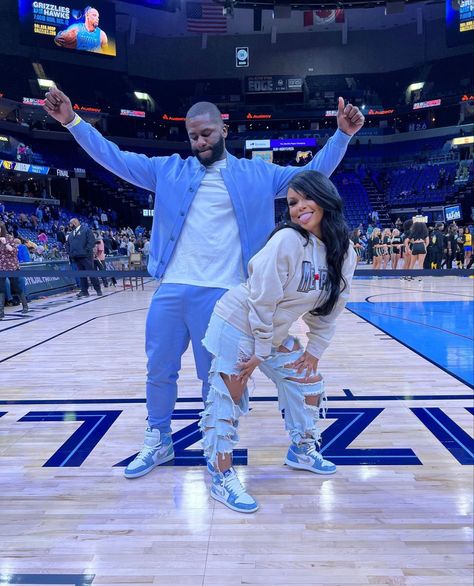 Nba Date Night, Movie Date Black Couple, Basketball Love Couple, Black Basketball Couples, Date Night Black Couple, Black Couple Date Night, Nba Wife Aesthetic, Basketball Gf, Godly Couple