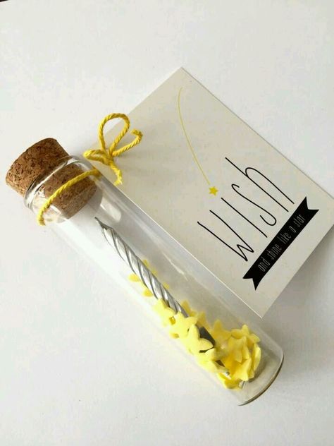 Message in a bottle Thoughtful B-Day Gift Anniversaire Diy, Diy Presents, Cadeau Diy, Bff Goals, Message In A Bottle, Lima Peru, Birthday Cards Diy, Mini Bottles, Diy Birthday Gifts