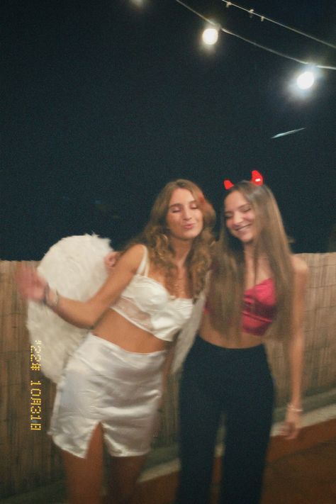 Devil And Angle Halloween Costume, Angels And Demons Party, Angle Halloween, Demon Halloween Costume, 30th Ideas, Angel And Devil Costume, Halloween Duo, Demon Angel, Halloween Fits