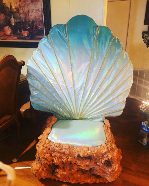 Mermaid Throne Diy, Seashell Chair Diy Party, The Little Mermaid Set Design, Mermaid Clam Shell Prop Diy, Diy Mermaid Shell Backdrop, Little Mermaid Stage Sets, Porta Halloween, Teachers Day Celebration, Underwater Party