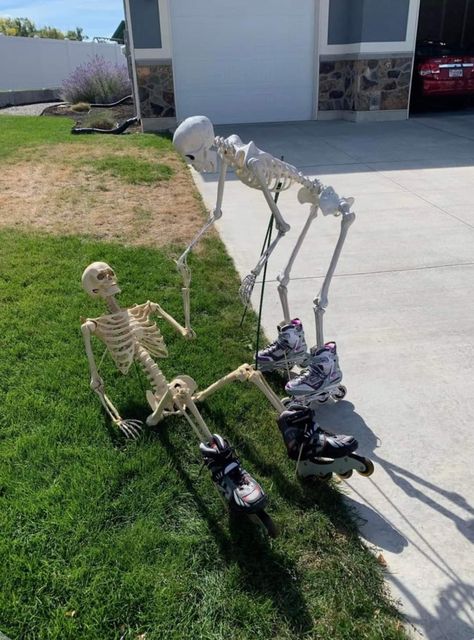 Skeletons Posing, Halloween Skeletons Yard Funny, 12 Ft Skeleton Ideas, Skelton Ideas, Skeleton Posing, Yard Halloween Decor, Front Yard Halloween, Skeleton Poses, Skeleton Ideas