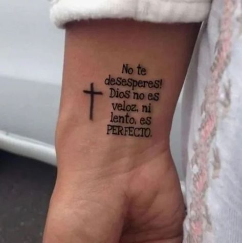 Christus Tattoo, Christian Sleeve Tattoo, Cross Tattoo For Men, Pretty Hand Tattoos, Small Tattoos For Guys, Hand Tattoos For Guys, Best Sleeve Tattoos, Tattoos For Daughters, Cross Tattoo