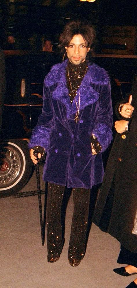 Source Tumblr Prince 30 years in pictures Princes Fashion, Mavis Staples, Prince And The Revolution, Prince Musician, Prince Clothes, Prince Images, Sheila E, Prince Tribute, The Artist Prince