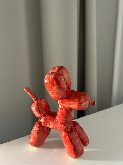 Red balloon dog decoration made in ceramics Ceramic Balloon Dog, Ceramic Balloon, Dog Pottery, Ceramic Creations, Sculpture Art Clay, Ceramics Ideas, Balloon Dog, Diy Pottery, Red Balloon