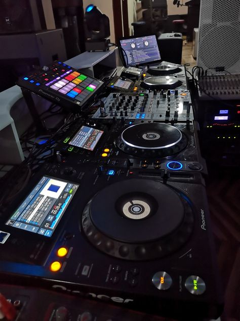 Dj Lifestyle, Dj Board, Dj Aesthetic, Dj Girl, Dj Studio, Dj Stand, Dj Room, Girl Dj, Digital Dj