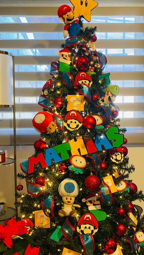 Christmas Tree Character Ideas, Sonic Christmas Tree, Mario Bros Christmas Tree, Super Mario Christmas Tree, Mario Christmas Tree, Mario Christmas, Mario Bros Birthday Party Ideas, Birthday Tree, Diy Christmas Door