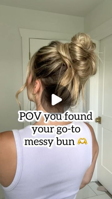 Big Messy Bun For Long Hair, Top Messy Bun Tutorials, Messy Beach Bun, Messy Bun Layered Hair, Pretzel Buns Hairstyle, Messy Bun Hairstyles Tutorials, How To Make A Messy Bun, Hairbuns Hairstyles, Hair Buns For Long Hair