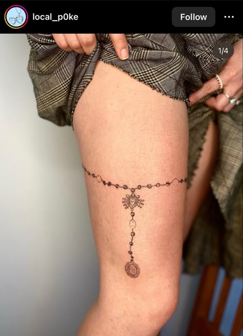 Back Jewelry Tattoo, Slide Tattoo Ideas, Rosary Tattoo Thigh, Charm Tattoo Design, Tattoos Chest Female, Jewellery Tattoo, Tattoos Chest, Charm Tattoo, Garter Tattoo