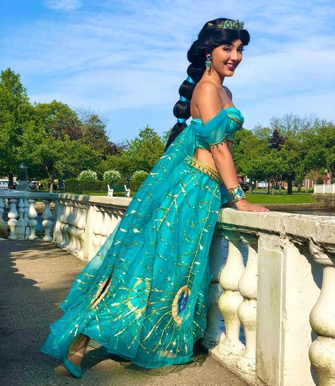 Happy #threewishesthursday, everyone! Our Arabian Princess can’t wait to share a whole new world with you at the 💖Magical Princess Ball💖!… Princess Jasmine Photoshoot, Jasmine Costume Diy, Jasmine Photoshoot, Princess Jasmine Cosplay, Arabian Princess, Magical Princess, Arabian Dress, Disney Princess Jasmine, Princess Diy