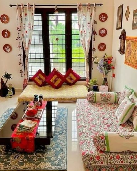 Diwan Sets Living Rooms, Indian Diwan Living Rooms, Home Setting Ideas, House Set Up Ideas, Indian Baithak Living Rooms, Baithak Living Rooms, Apartment Set Up Ideas, Indian Room Decor Ideas, Diwan Seating Living Rooms