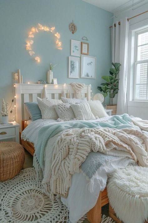 Bedroom Calm Aesthetic, Room Ideas Aesthetic Blue And White, Room Inspo Cozy Aesthetic, Calm Dorm Room Ideas, Room Inspo Blue Walls, White And Blue Bedroom Aesthetic, Soft Blue Room, Sky Blue Room Ideas Bedroom, Room Themes Aesthetic