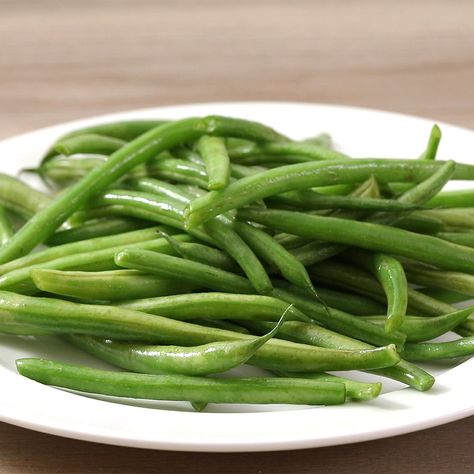 French Bourguignon, Cook Fresh Green Beans, String Bean Recipes, Railing Makeover, Fresh Green Bean Recipes, Duck Salad, Cooking Fresh Green Beans, Dinner Board, Vegan Green Bean Casserole