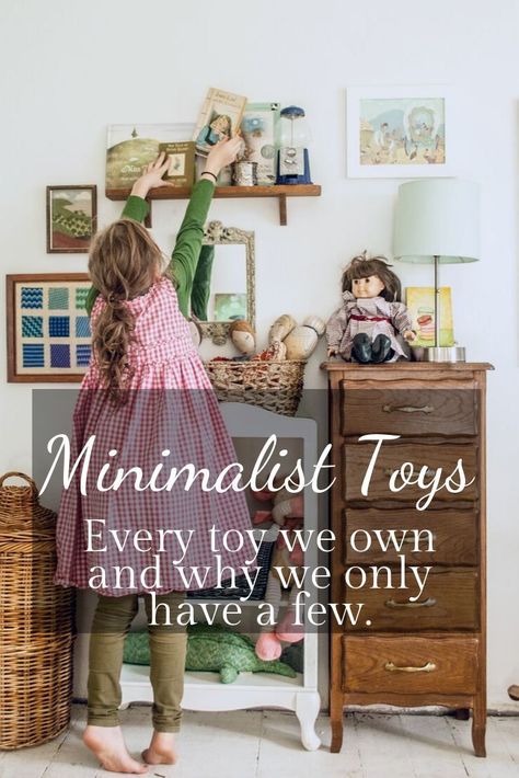 Minimal Toys, Toy Minimalism, Minimal Playroom, Minimalist Toys, Simple Childhood, Minimalist Cleaning, Minimalistic House, Crunchy Life, Minimalist Tips