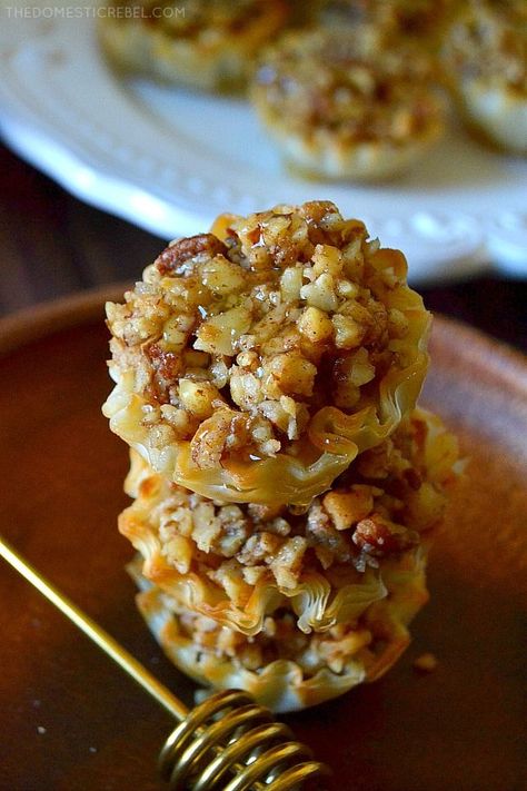 Baklava Bites Baklava Bites Recipe Easy, Pate Appetizers, Baklava Cookies Recipe, Baklava Cookies, Baklava Bites, Baklava Recipes, Brownie Vegan, Baklava Recipe, Cake Mug