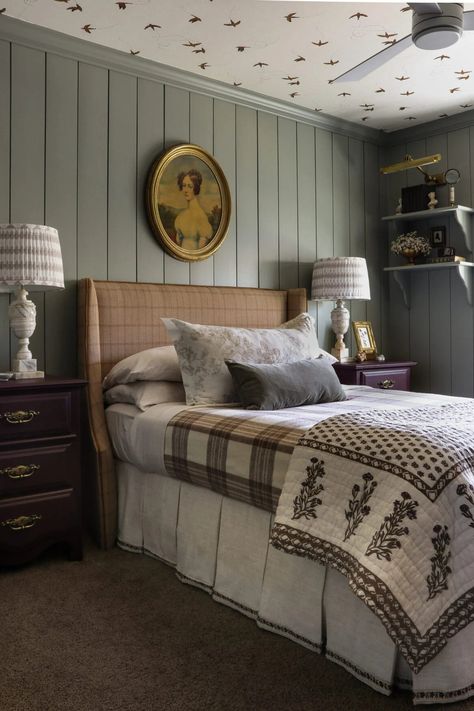 Sherwin Williams Evergreen Fog - A Popular Green Gray Paint Color English Country Bedroom, English Bedroom, Wildflower Home, Grown Up Bedroom, Jane Austen Inspired, Dining Room Wallpaper, Bedroom Wallpaper, How To Hang Wallpaper, Cottage Bedroom