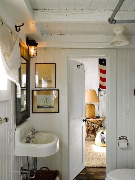 Cod Aesthetic, Maine Cottage, Beach Cabin, Cottage Bathroom, Cape House, Seaside Cottage, Lake Cottage, Cottage Interiors, Decoration Inspiration