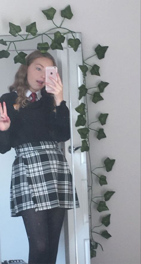 Irish School Uniform, Uniform School Aesthetic, Girls Boarding School, British School Uniform, School Disco, Skirt School, Academia School, High School Uniform, British Uniforms