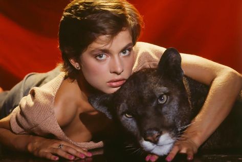 Nastassja Kinski, 1980s Movies, Serial Experiments Lain, Famous Monsters, Cat People, Vintage Horror, Cat Person, Music Icon, Fallen Angel